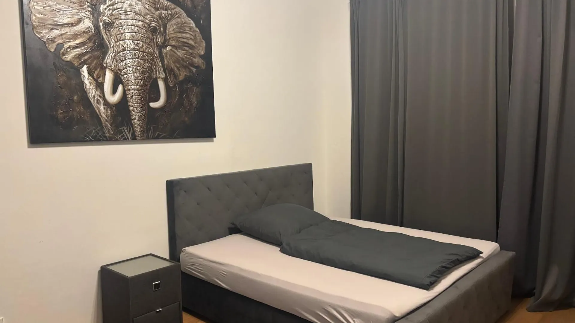 2 Rooms Shanghaiallee Appartment Hamburg Germany